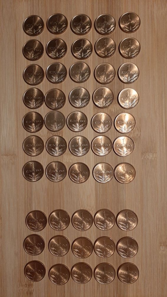 Lote de 50 moedas BELA • 1 escudo • 1973 e 1974