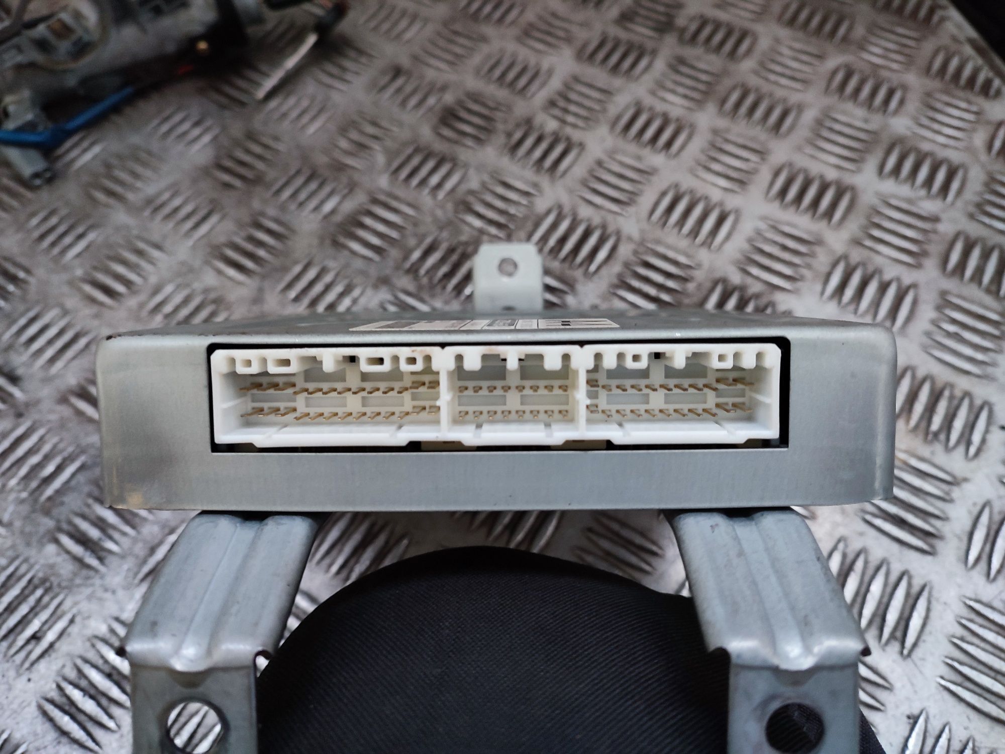 Suzuki Swift MK5 1.0 96-04r komputer stacyjka immobiliser