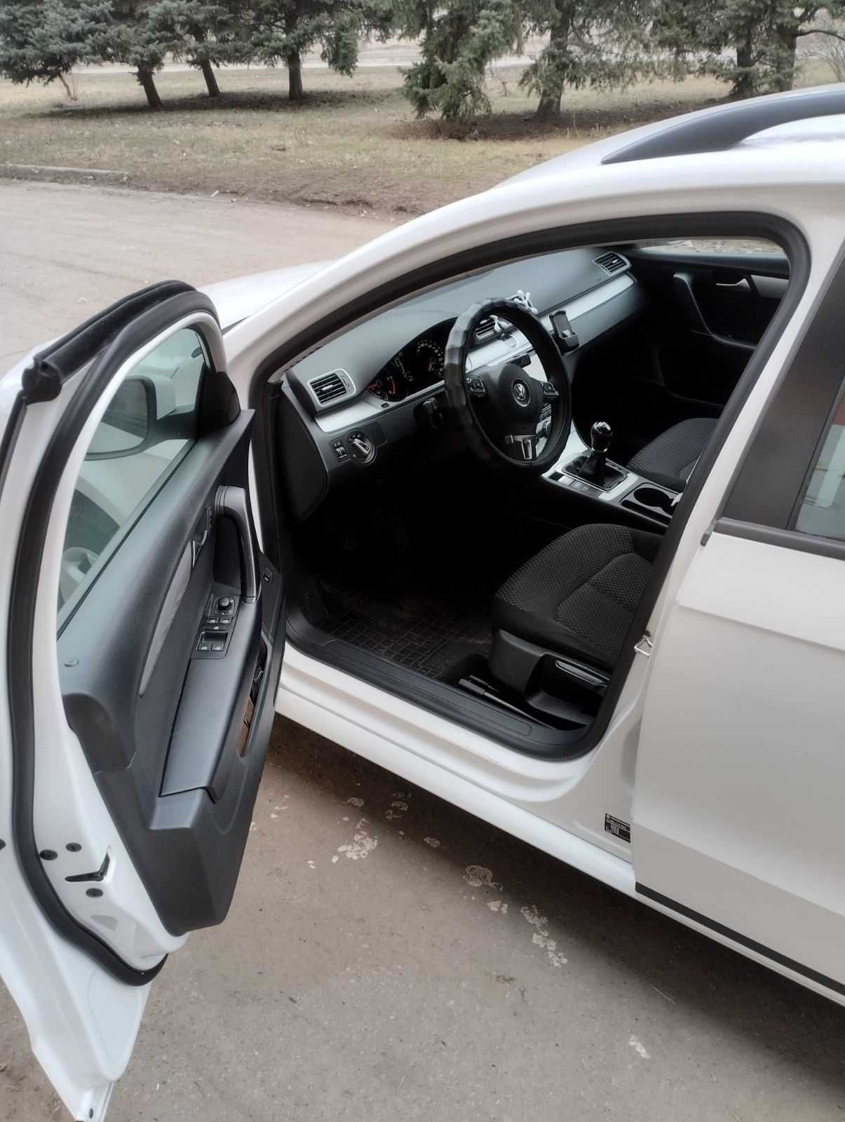 Volkswagen Passat B7 2013 2л дизель, механіка 6-ступ.