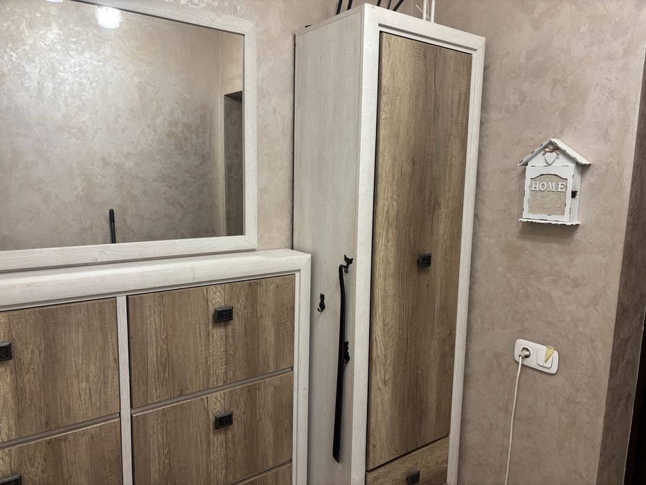 Компект меблів в прихожу, коридор