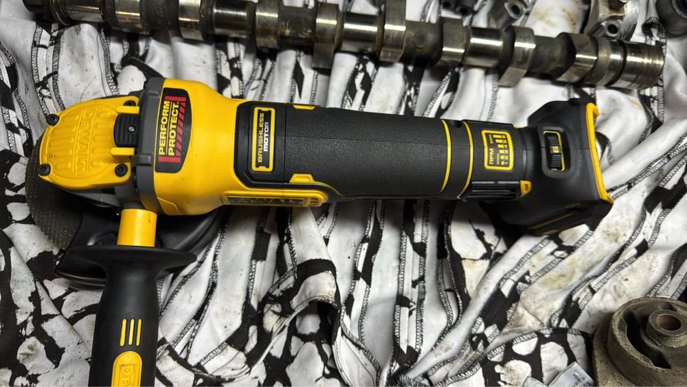 Оригінальна болгарка dewalt