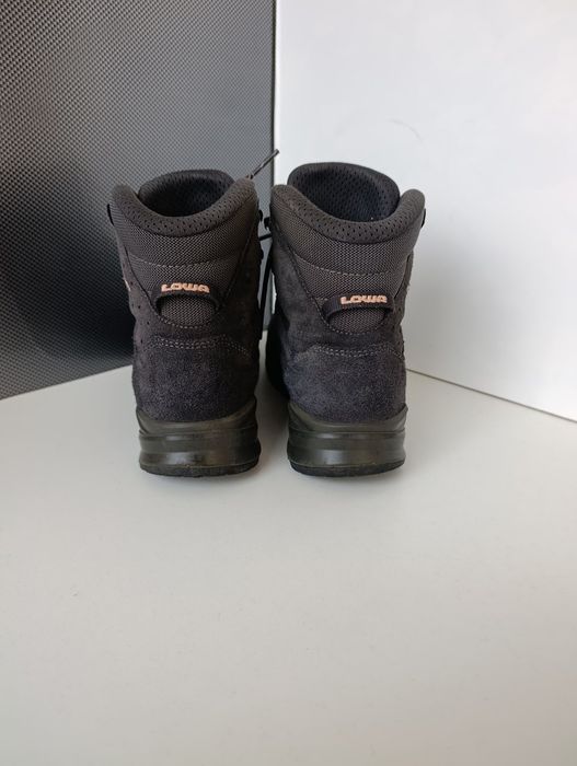 Жіночі трекінгові черевики Lowa gore-tex