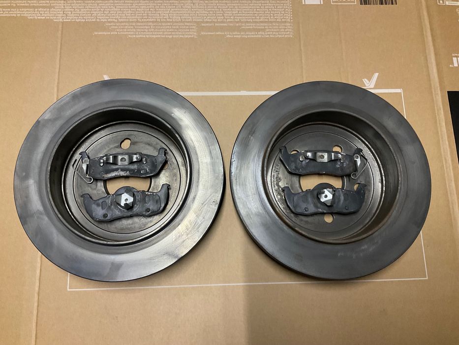 Tarcze kpl. tył do Jeep WK 05-10