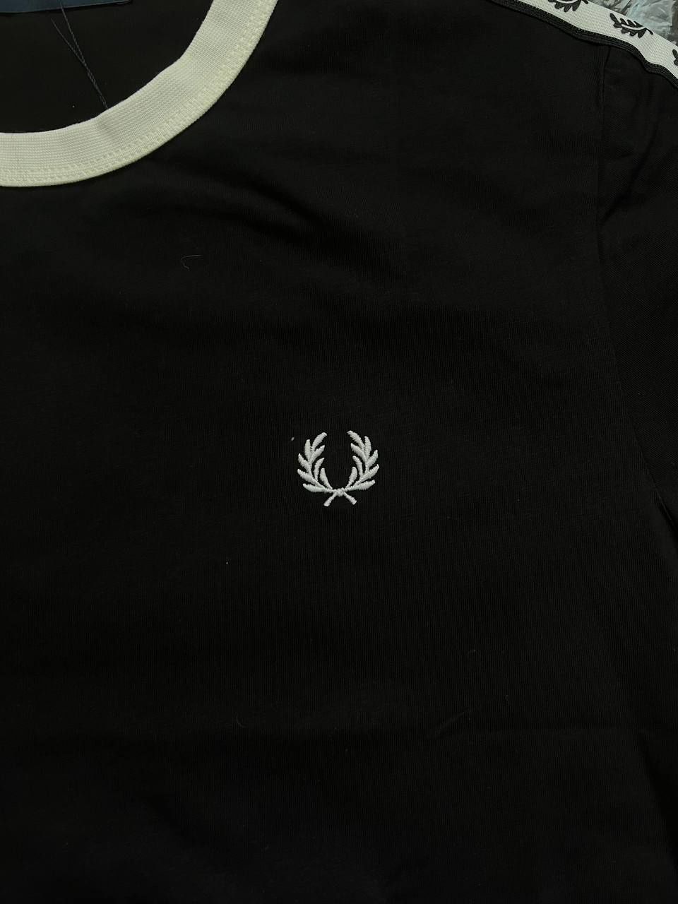 Футболка Fred Perry з лампасами