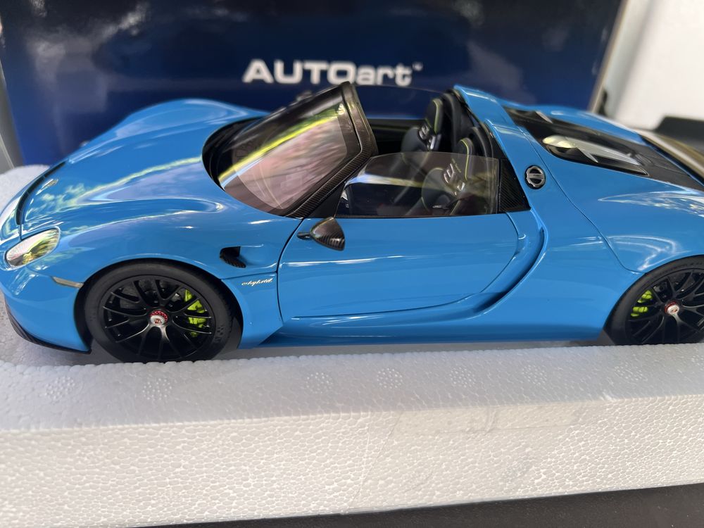 Autoart 1/18 Porsche 918 Spyder Weissach Package (Riviera Blue)