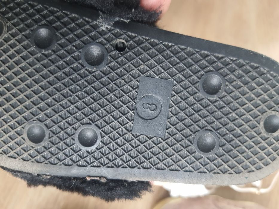 Oddam za darmo buty dla dziewczynki