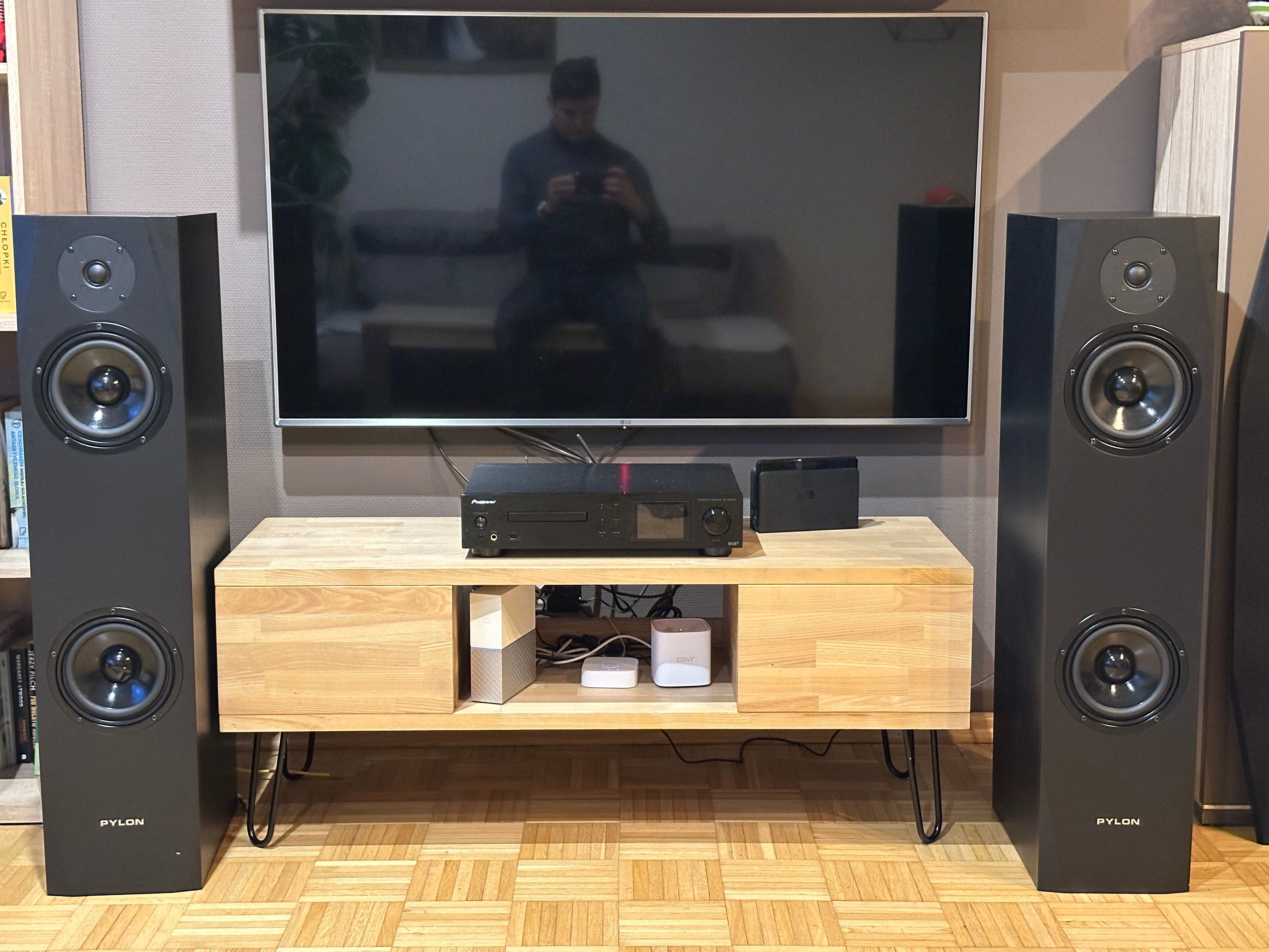 2 Kolumny Pylon Sapphire 25, czarne - stan bdb. Cena za komplet