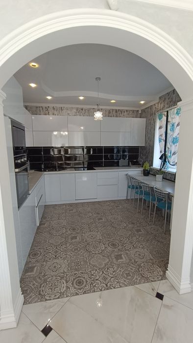 Оренда сучасного будинку 4 км від Кварцу