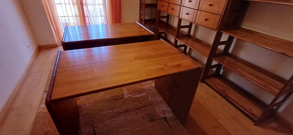 Duas secretárias Pinho Mel