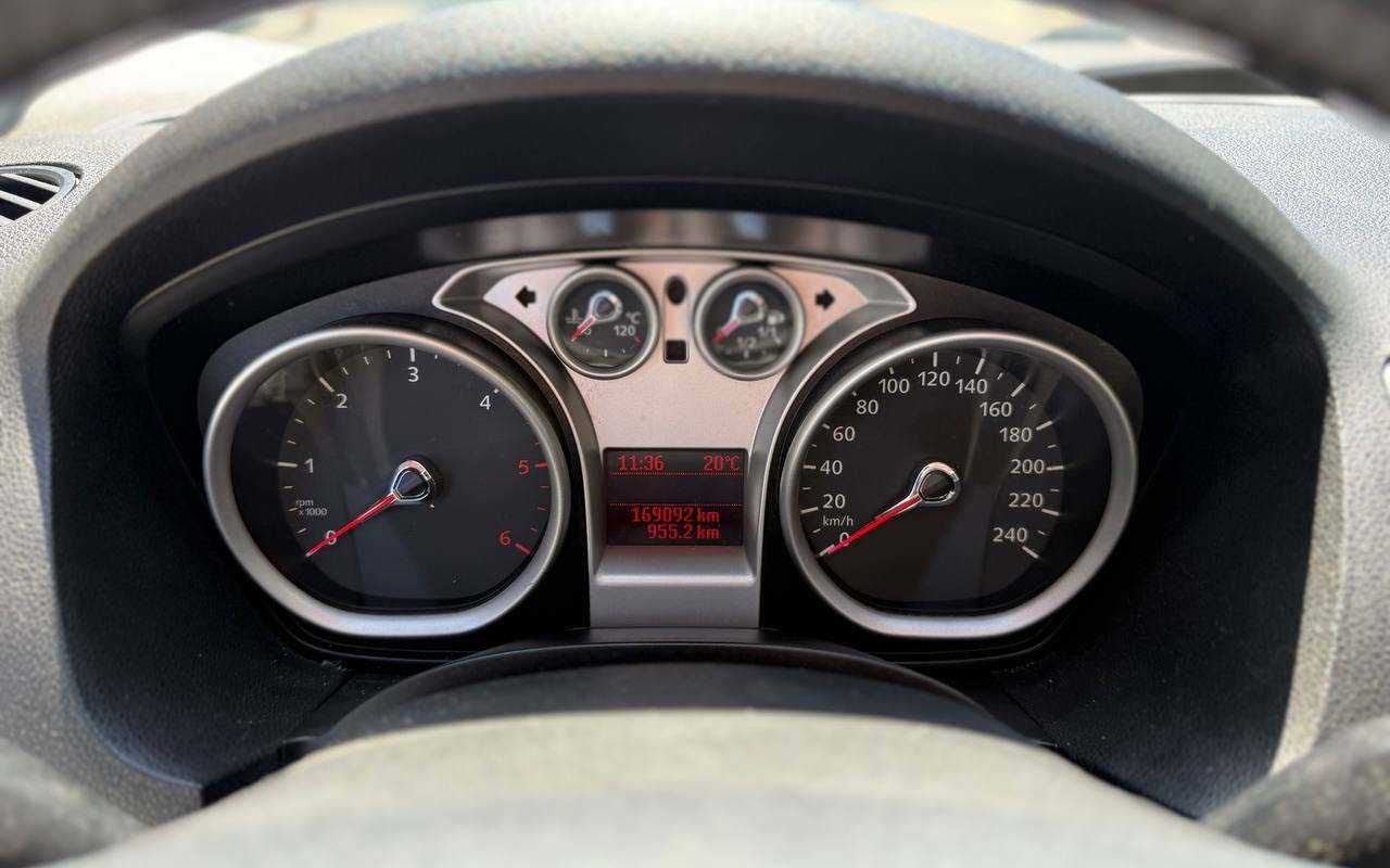 Ford Kuga 2012 року