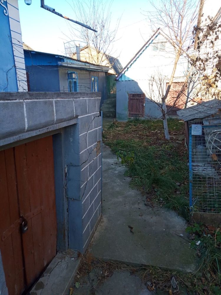 Господарський, охайник будинок в селі Яришів