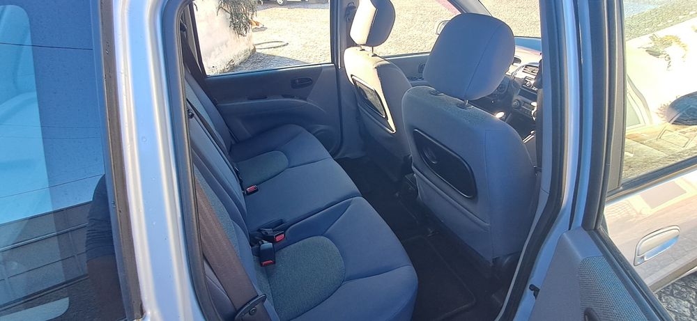 Hyundai Matrix 1.5 Crdi poucos quilómetros