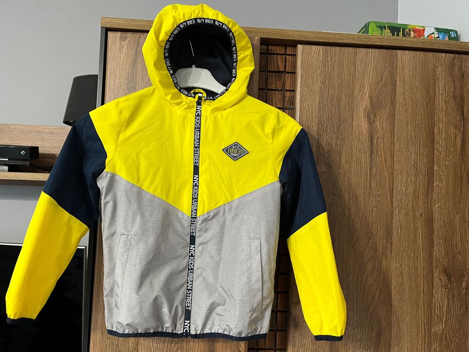 Chłopięca kurtka wiatrówka C&A roz 128, bdb stan