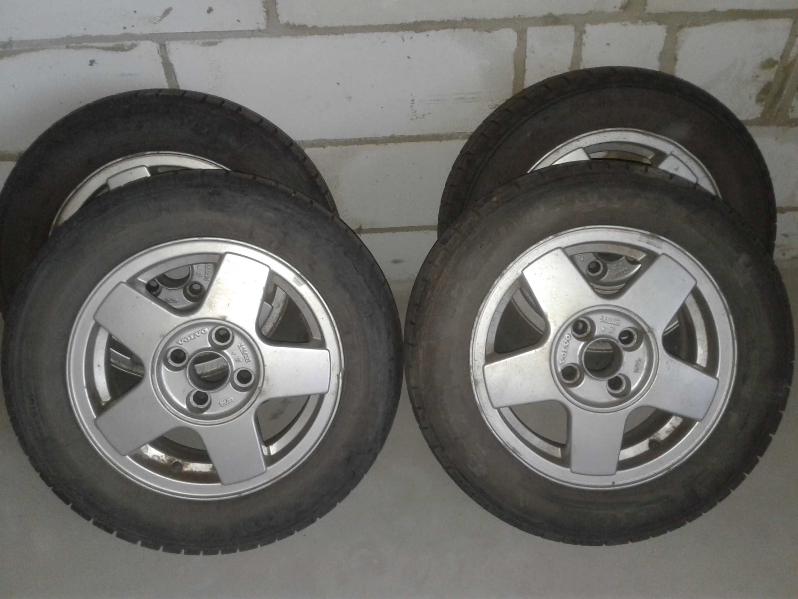 Зимняя резина Kumho KW21 (175/65R14 82Q) на литых дисках 5.5Jx14H2 E37