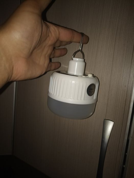 Більше 9 годин працює.Нові, Супер якісні  акумуляторні лампи