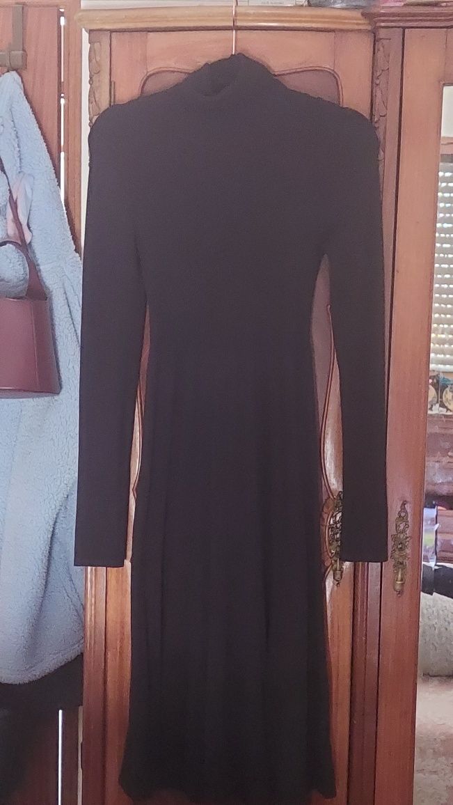 Vestido preto de malha da Zara