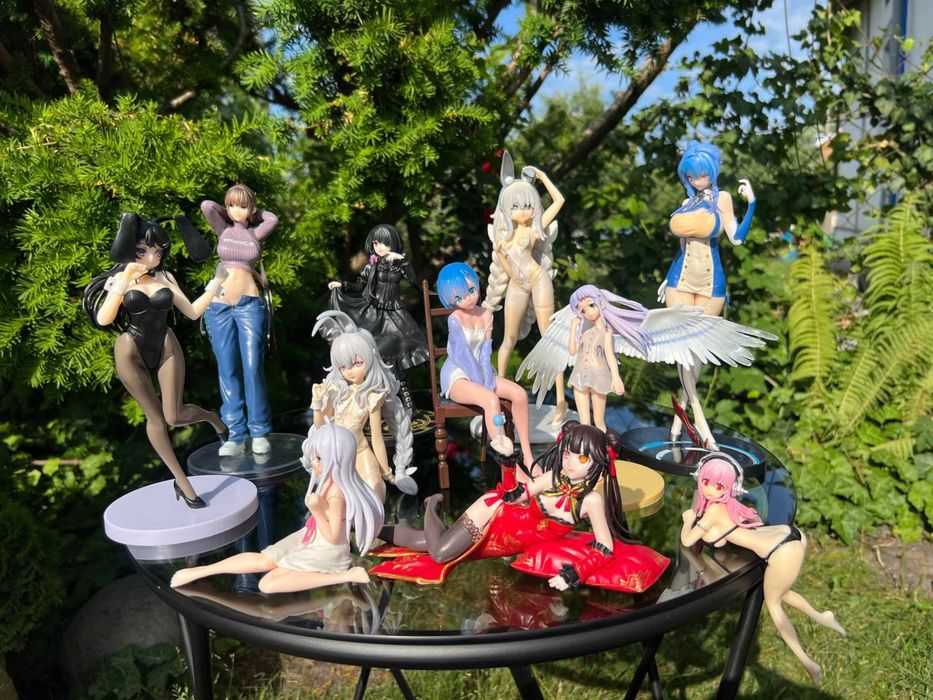 Фігурки різних розмірів