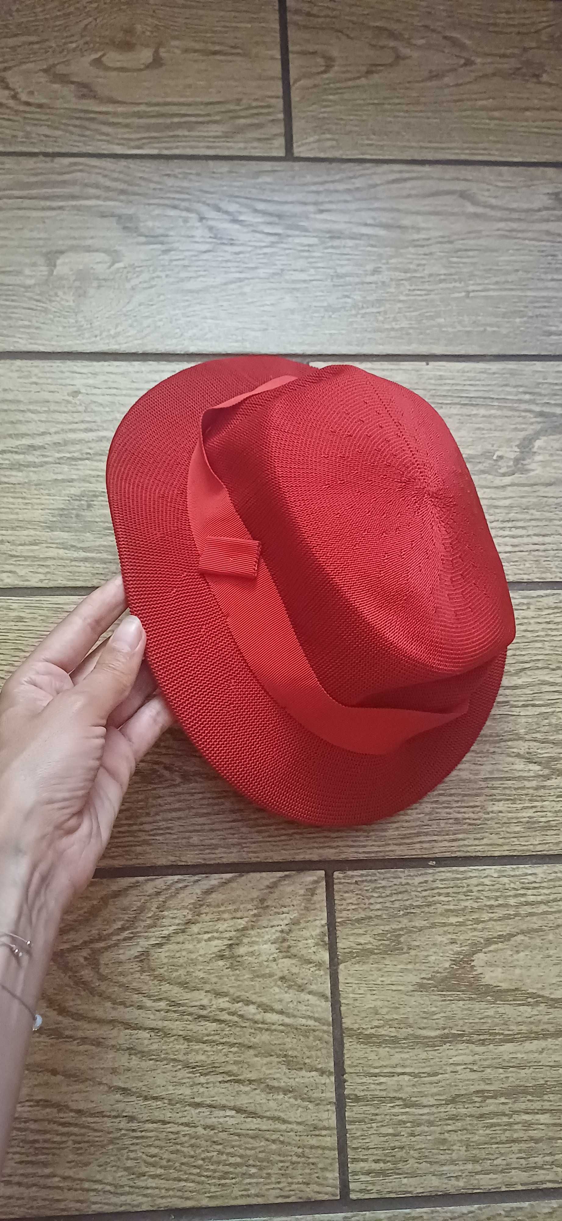 Czerwony kapelusz Kangol