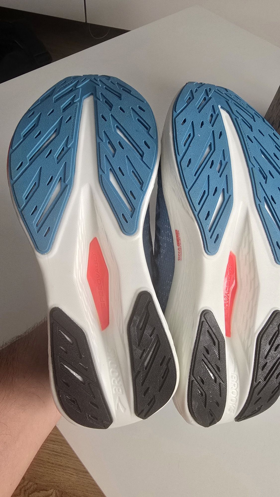 Brooks Hyperion Max 2