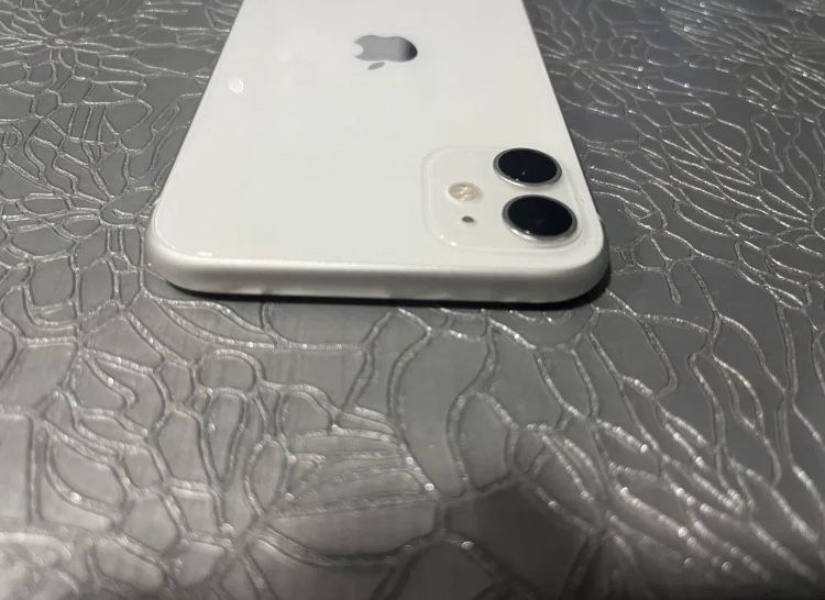 Продам IPhone 11/64GB