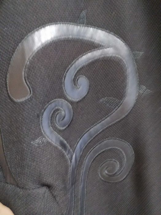 Пиджак женский с кожаной нашивкой