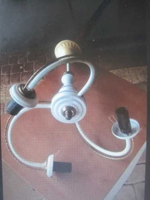 Biały żyrandol na 3 żarówki bez kloszy biała lampa do pokoju wiszący
