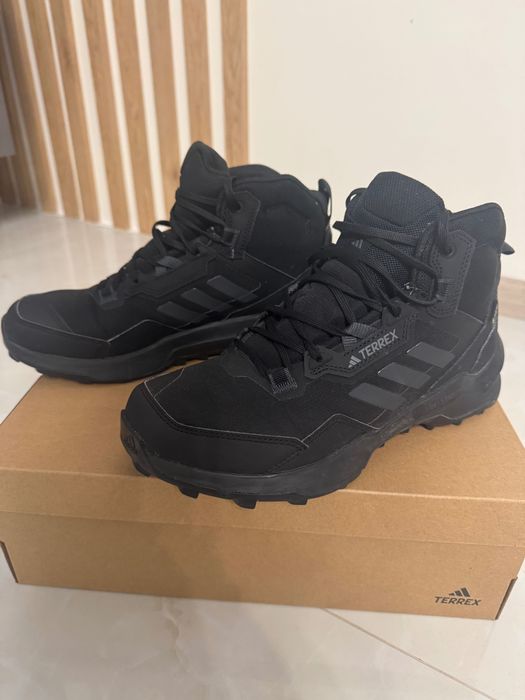 Чоловіче взуття Adidas