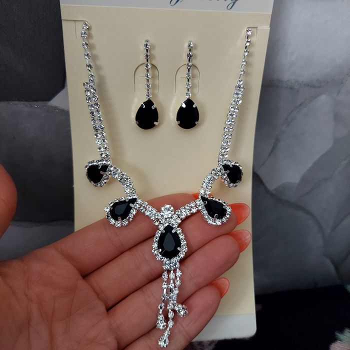 Zestaw naszyjnik I kolczyki srebrne cyrkonie czarne kryształki