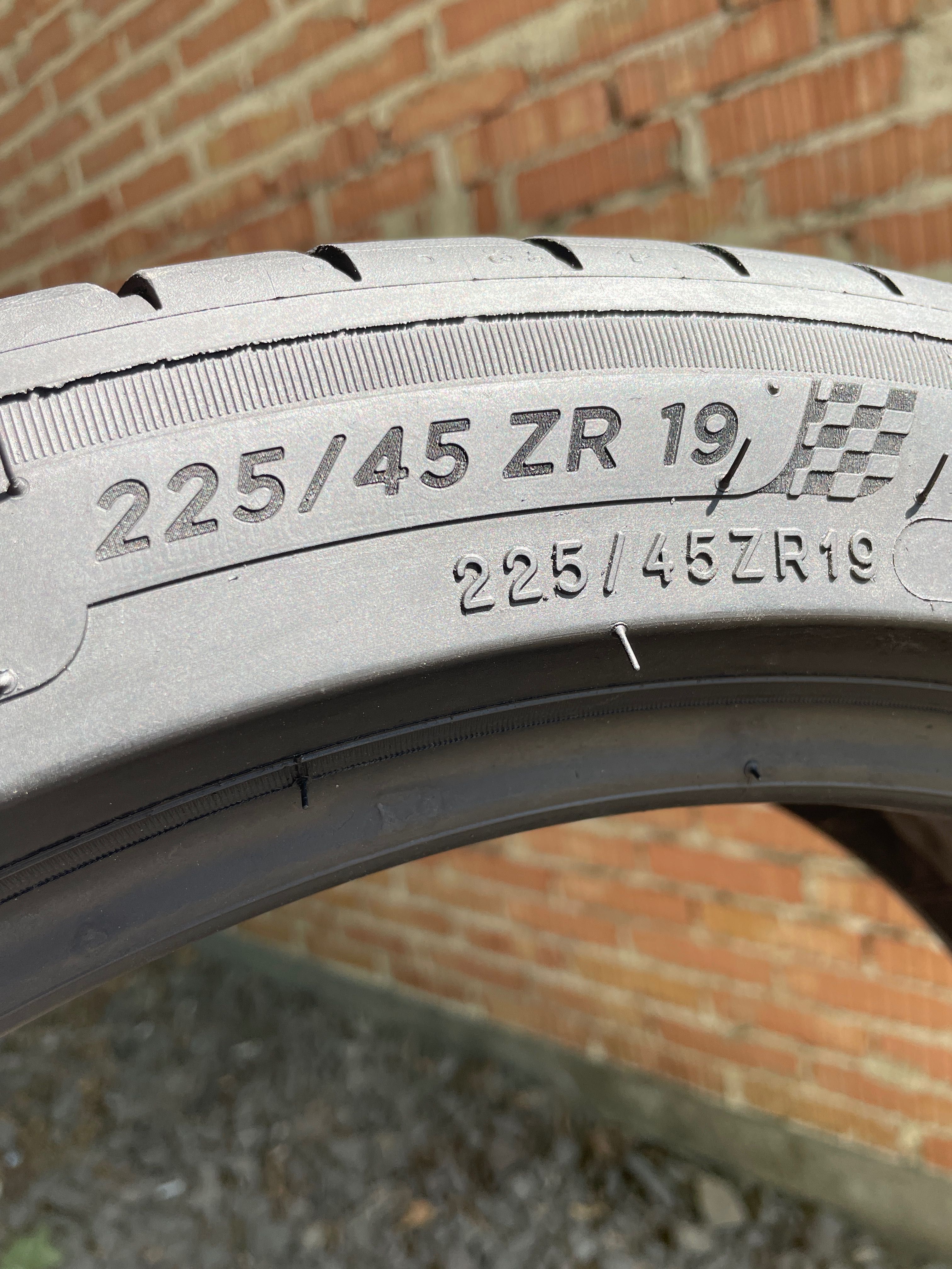 225/45 R19 MICHELIN PILOT SPORT 4 Топ-модель! Літо 235 245 255 / 40 50