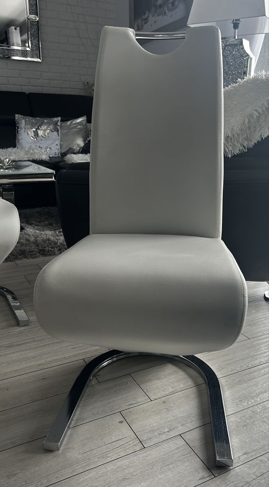 4 Białe krzesla do salonu/jadalni