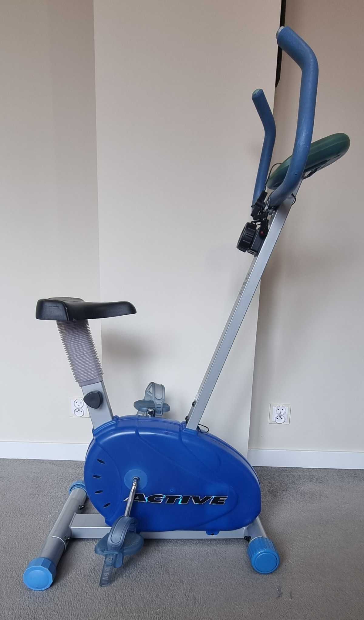 Stacjonarny rower treningowy z licznikiem