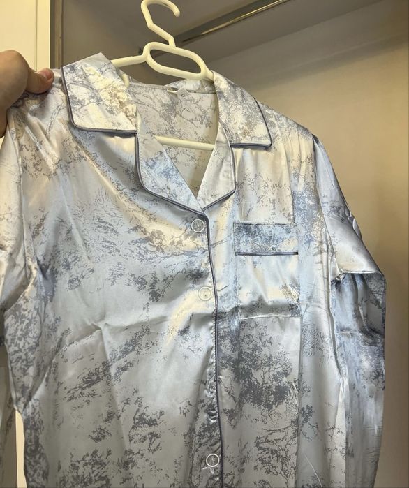 Шовкова піжама голуба домашній комплект з трендовим принтом, як ivina