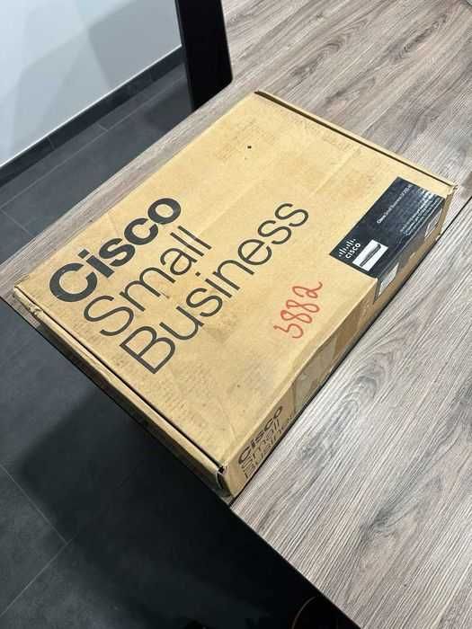 Комутатор Cisco SB SF300-48