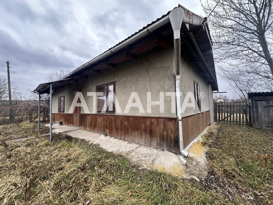 Будинок з комунікаціями, центр села, 60 м2, + господарство