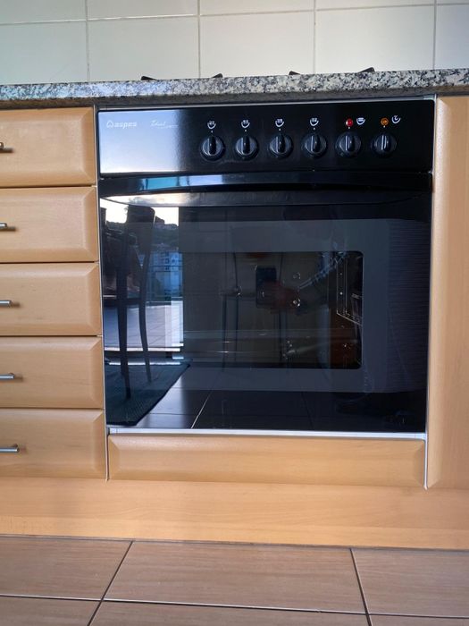Cozinha equipada em bom estado