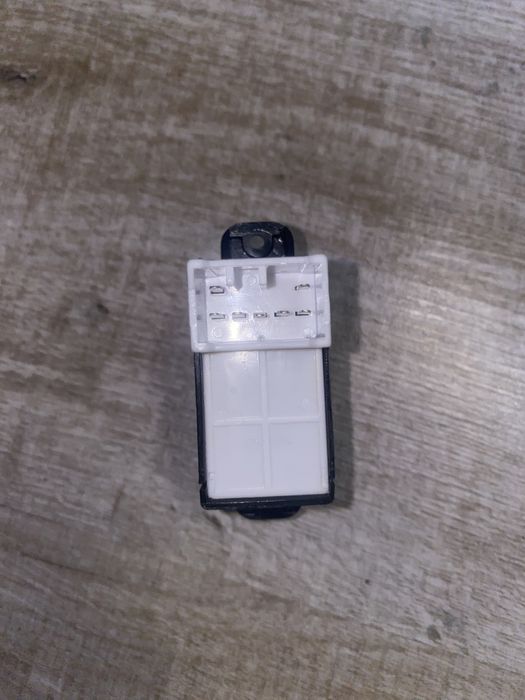 Кнопка Стеклоподьемника Hyundai Elantra Sonata Kia Optima вантажівок