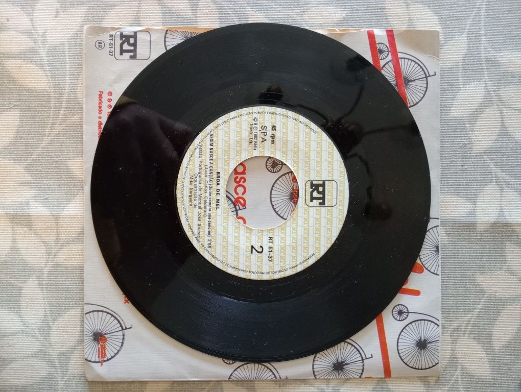 Vinil 7 pol de singles dos Broa de Mel c/ Passear contigo