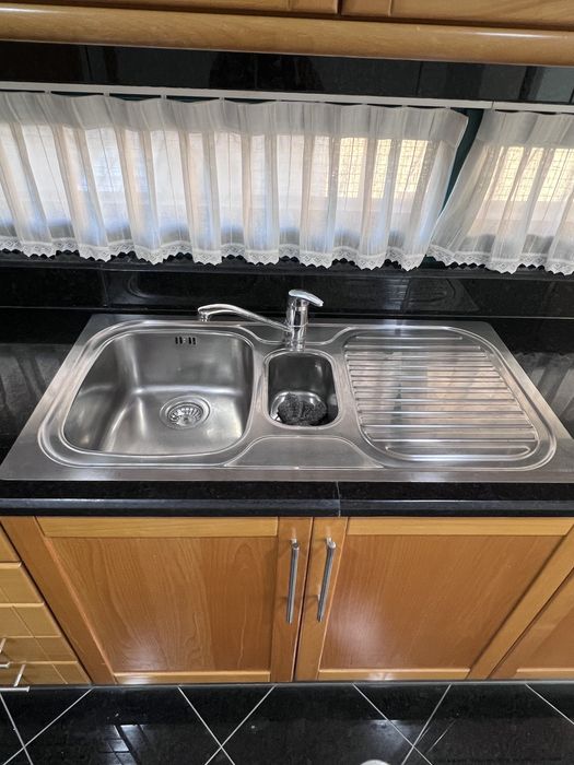 Banca lava louça inox Fagor e torneira Roca