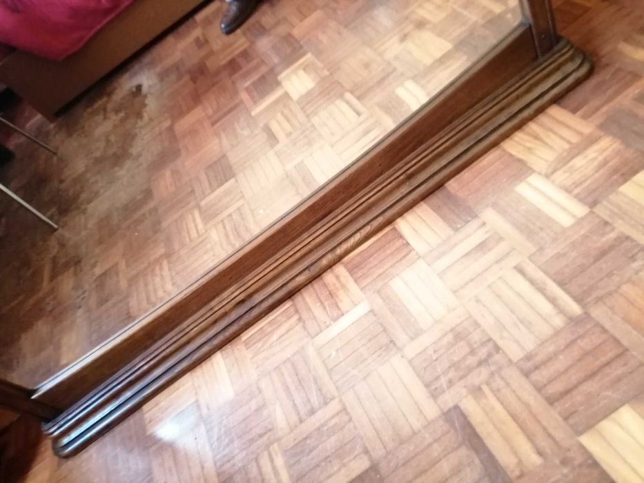 Espelho com moldura em madeira de carvalho maciça sem uso