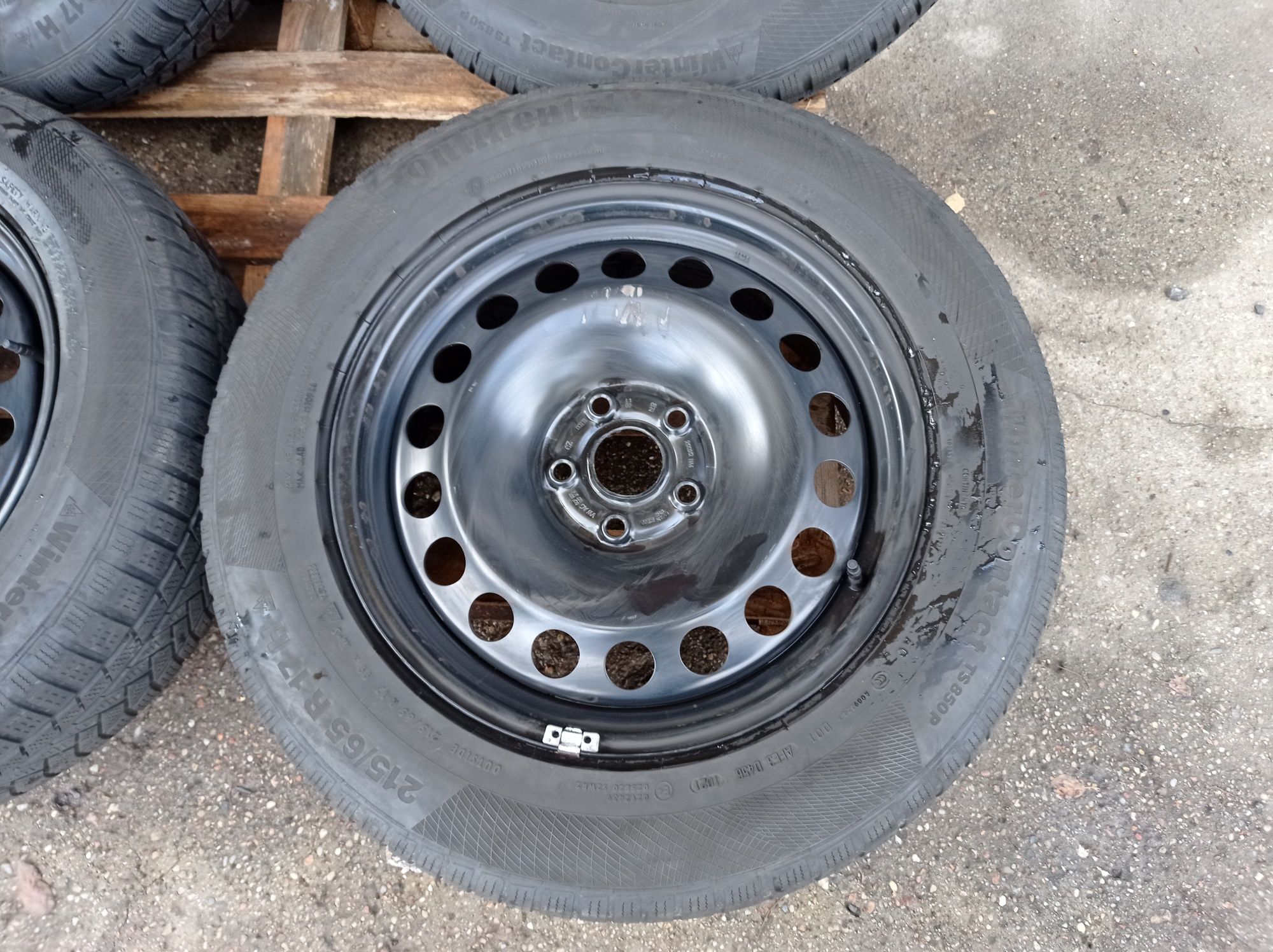 Vw Skoda Felgi stalowe 6,5Jx17 5x112 z oponami zimowymi 215/65R17
