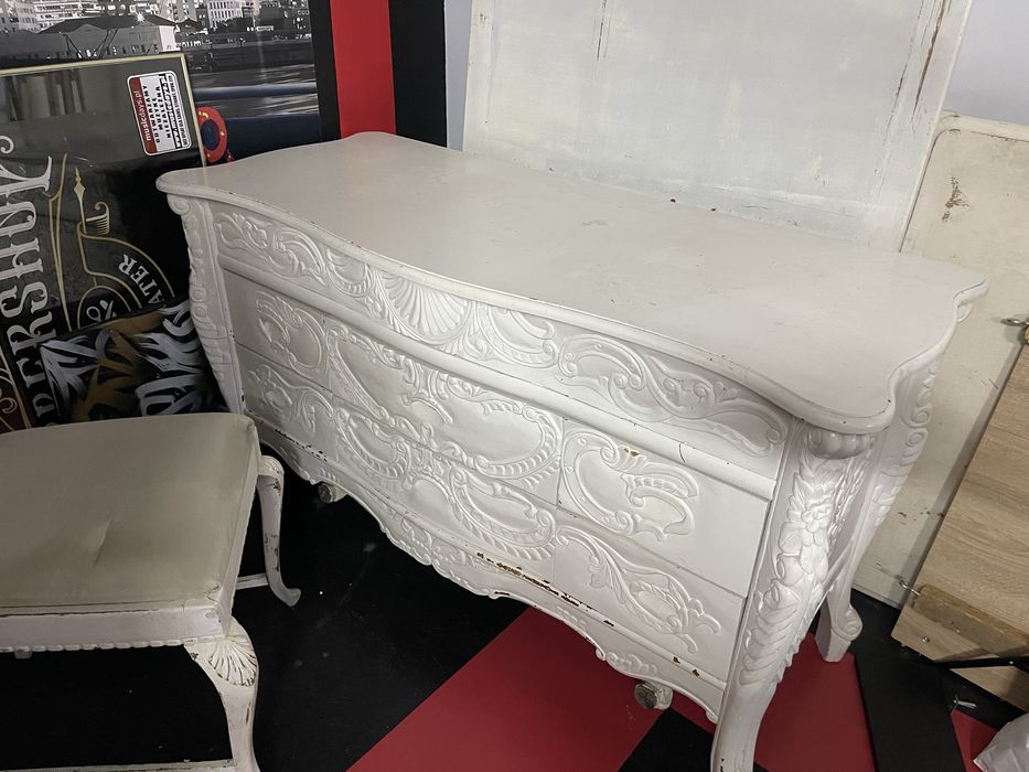 Komoda w stylu retro drewno