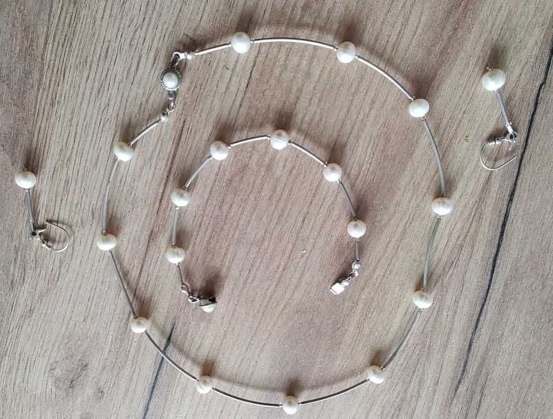 Komplet biżuterii z perełkami kolczyki bransoletka naszyjnik