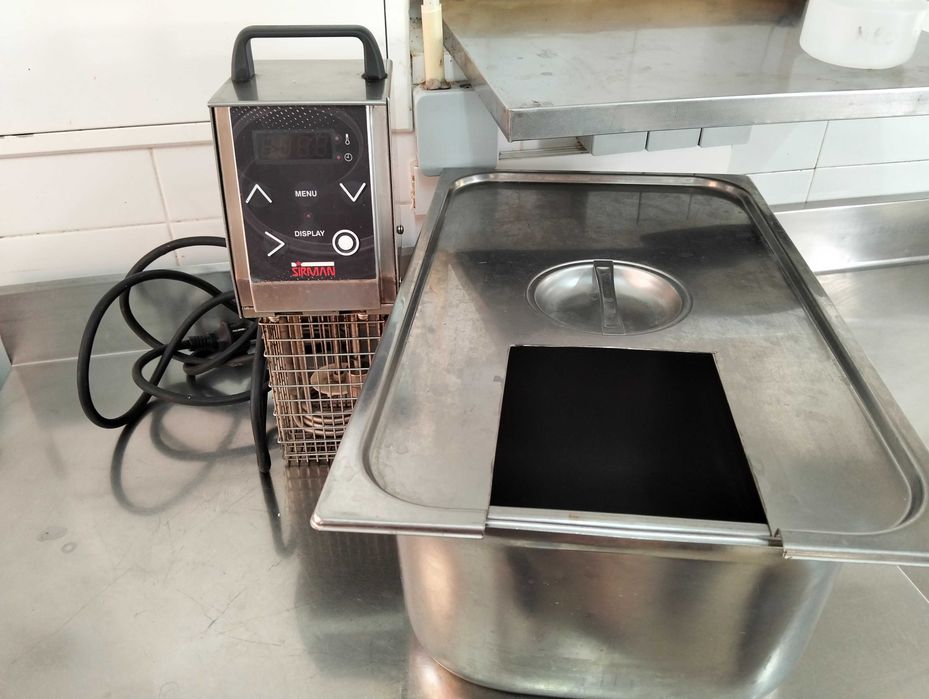 Máquina para cozinhar sous vide com vasca