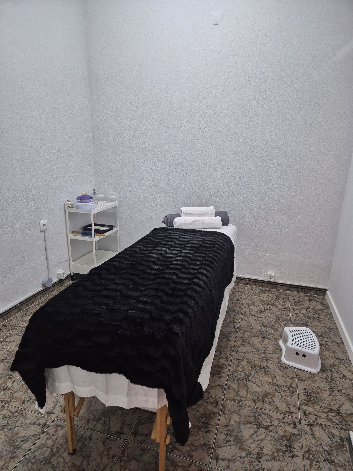 Trespasse de salão de beleza na baixa da banheira