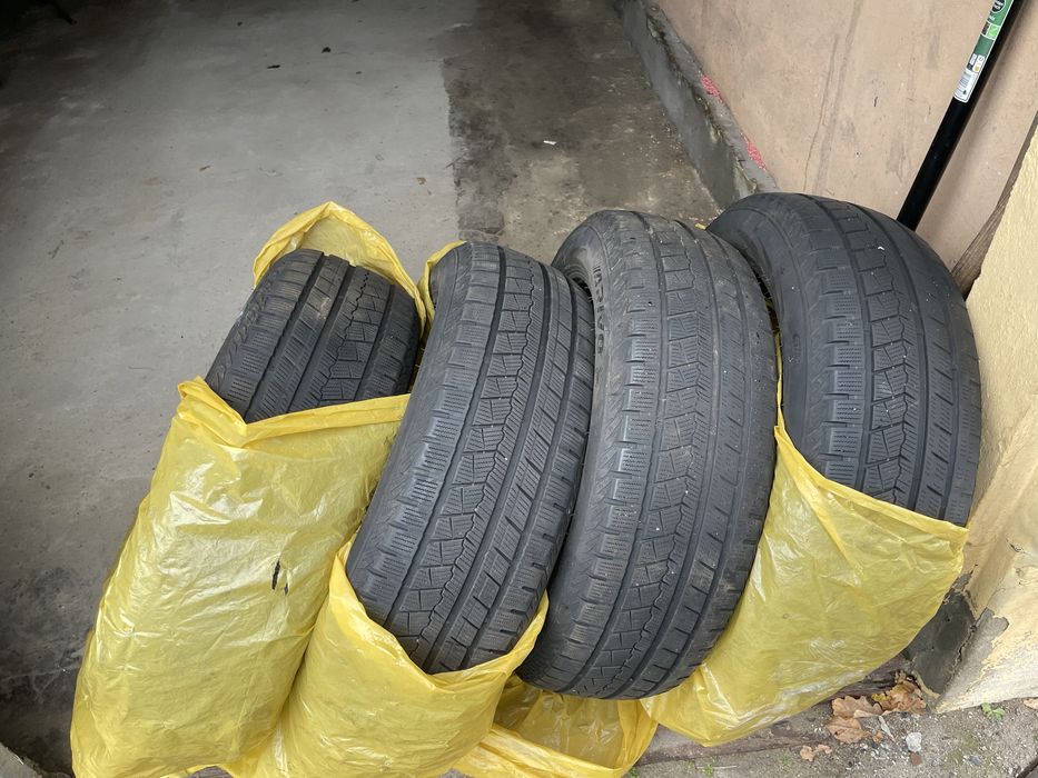 Sprzedam opony zimowe 235/60/18