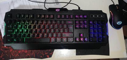 Vendo pc i3 em perfeitas condições com Teclado e Mouse.