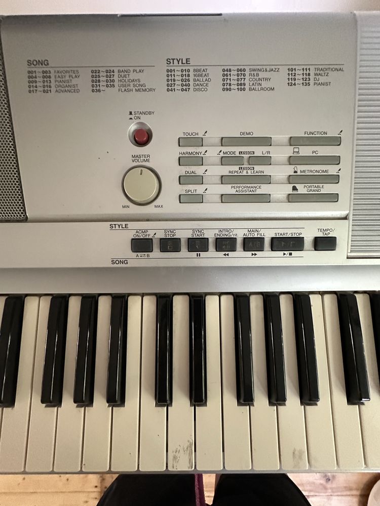 Синтезатор Yamaha Portable Grand DGX-205 з підставкою