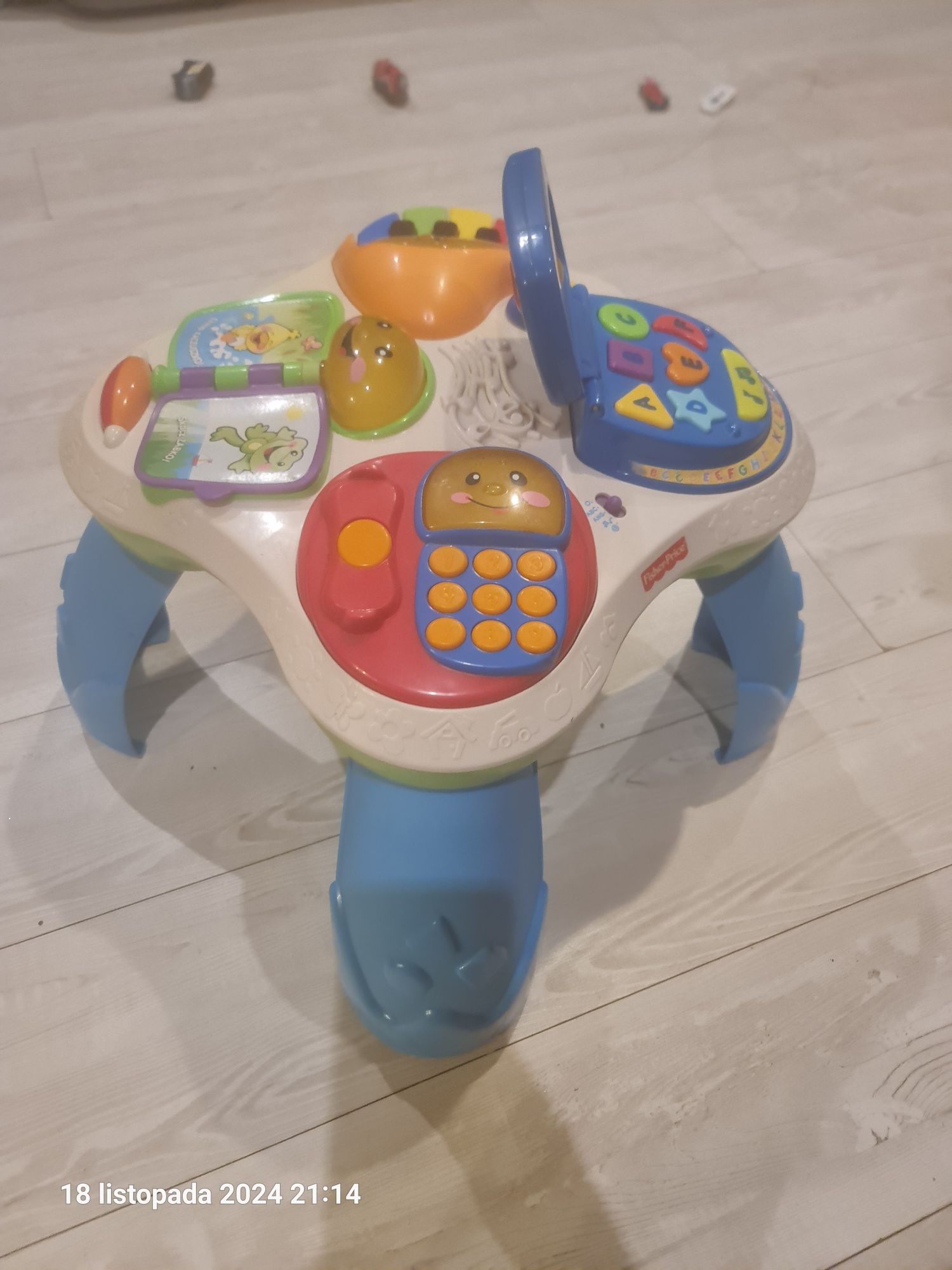 Aktywny stoliczek dwujęzyczny Fisher Price