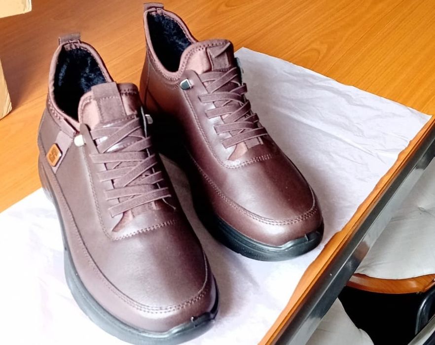 Sapatos em pele com pelo por dentro -NOVO