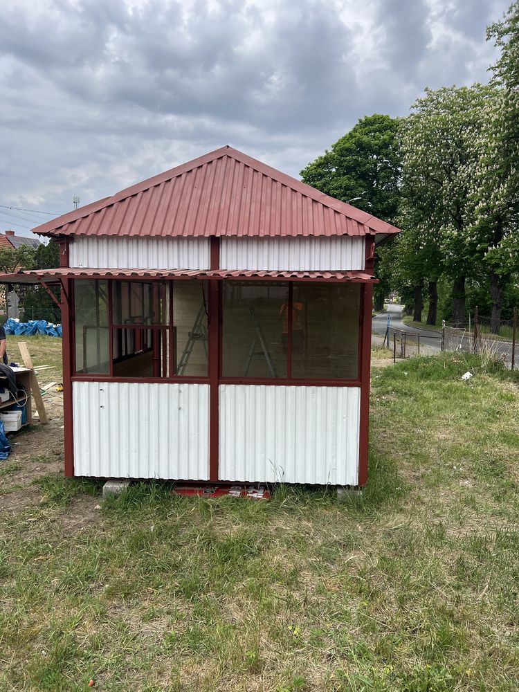 Kiosk pawilon kontener handlowy po remoncje .